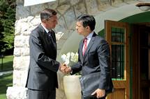 5. 9. 2017, Bled – Predsednik Republike Slovenije Borut Pahor se je ob zakljuku 12. Stratekega foruma Bled sreal z namestnikom pomonika dravnega sekretarja Zdruenih drav Amerike Hoytom Yeejem (Daniel Novakovi/STA)